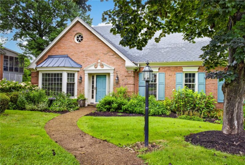 624 POPLAR COURT