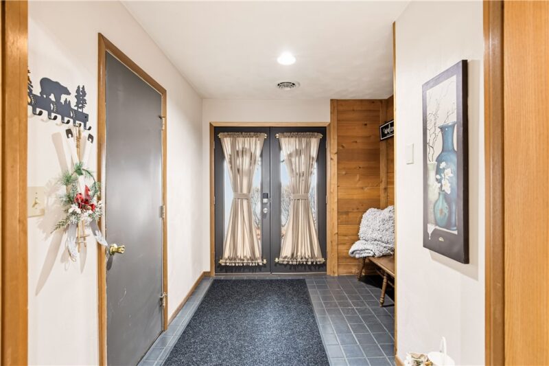 1752 Greenfield Dr — photo 4