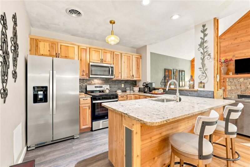 1752 Greenfield Dr — photo 7