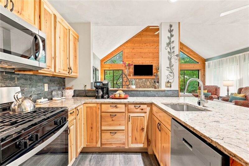 1752 Greenfield Dr — photo 8