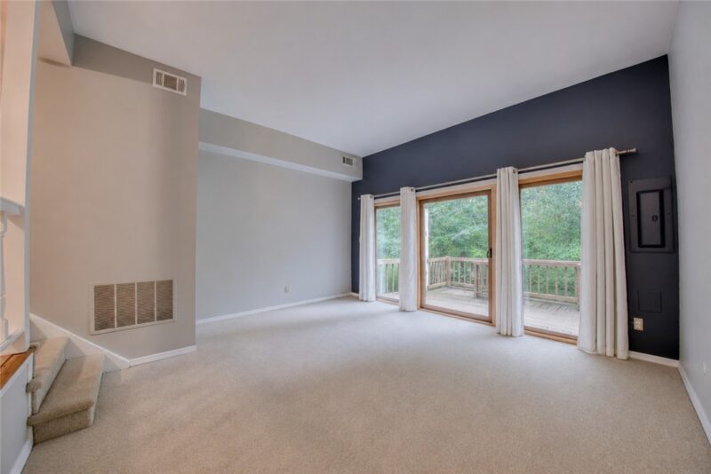 636 Carriage Cir — photo 2