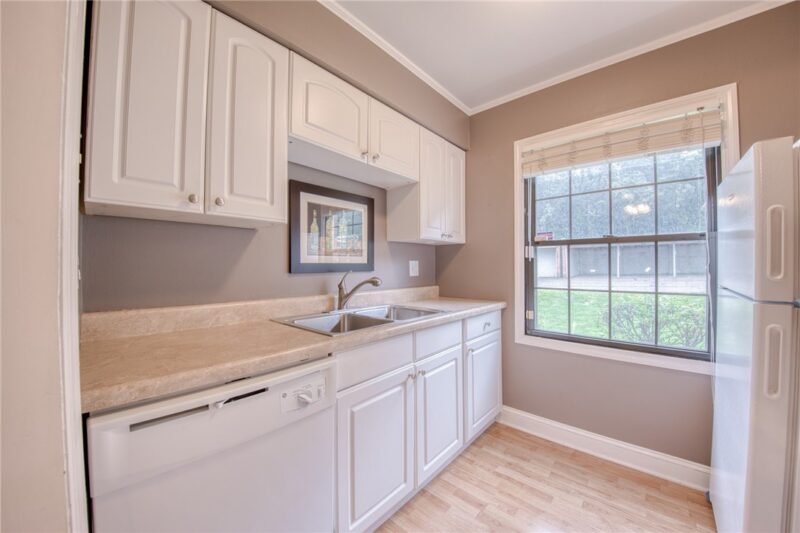 636 Carriage Cir — photo 3