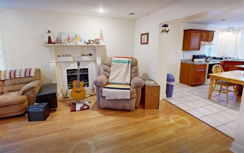 1319 Riverside Dr 300 — photo 2