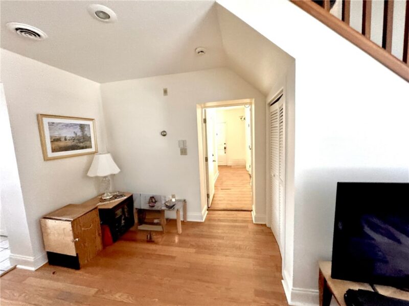 1319 Riverside Dr 300 — photo 4