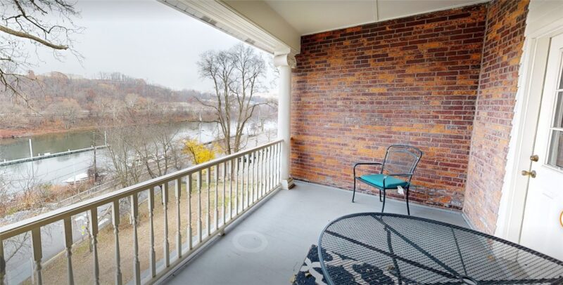 1319 Riverside Dr 300 — photo 7