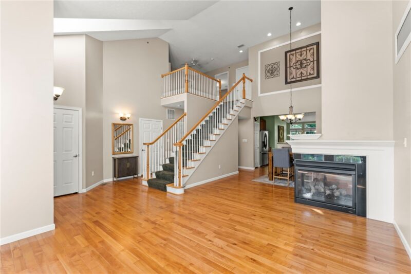 941 Royal Crt — photo 8