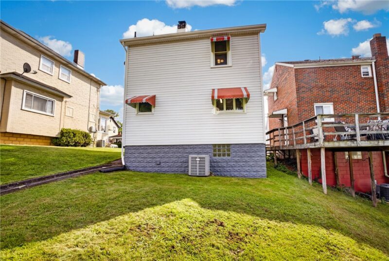 705 Summit St — photo 3