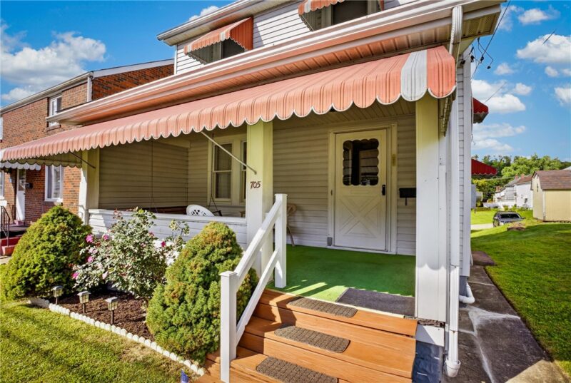 705 Summit St — photo 4