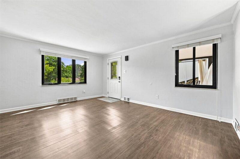 115 Columbia Dr — photo 5