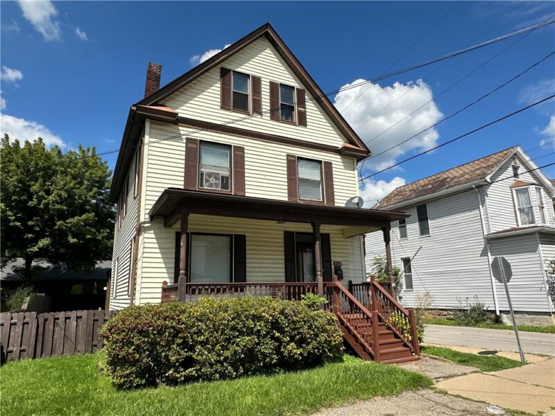 418 W Brady St — photo 3
