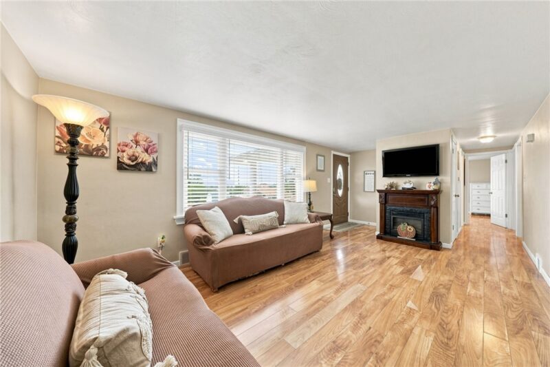 209 Thornwood Ave — photo 4