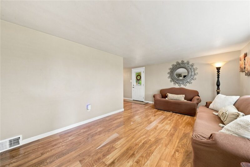 209 Thornwood Ave — photo 5