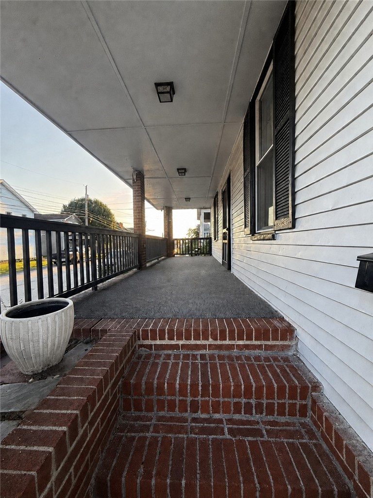 547 George St — photo 2