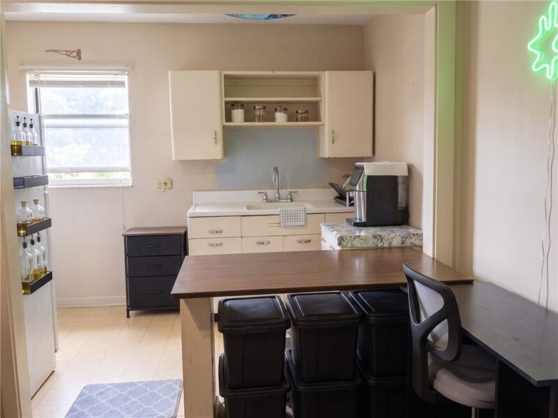 1319 Vance Ave — photo 3