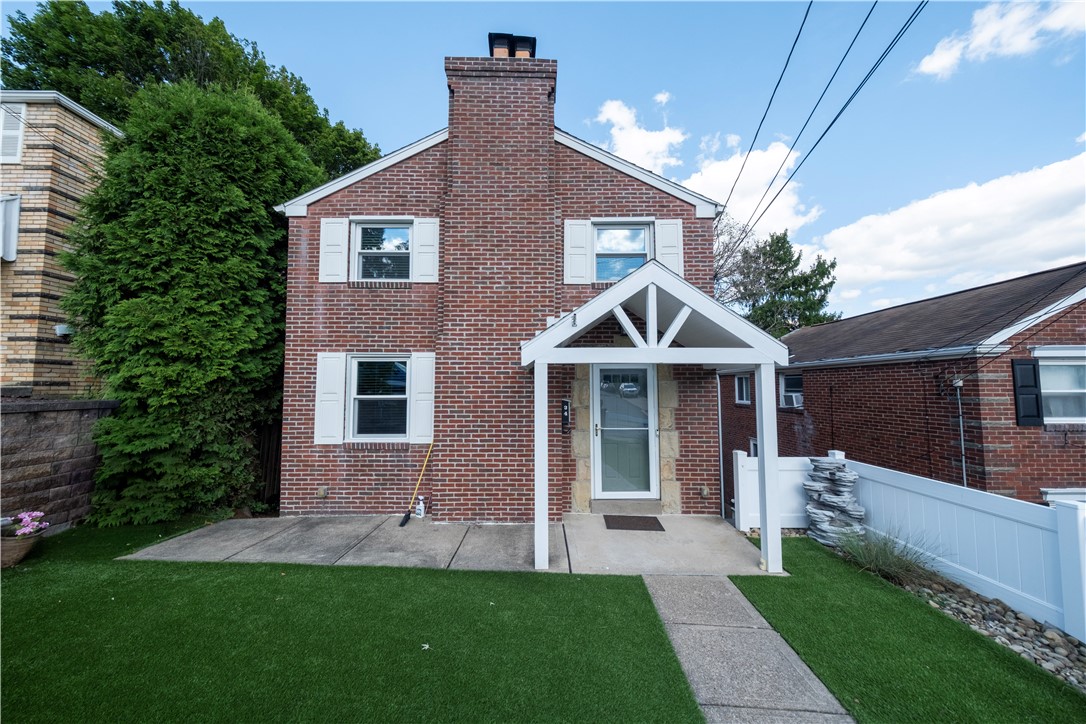 34 Hempstead Ave — photo 1