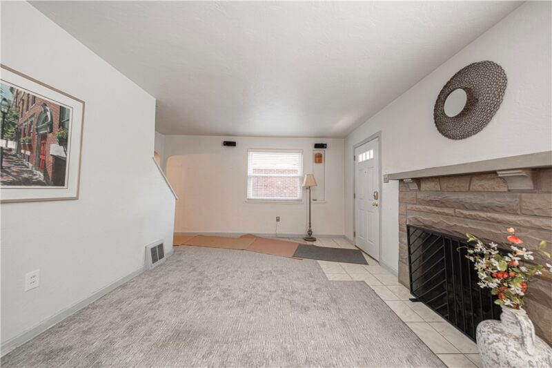 34 Hempstead Ave — photo 2