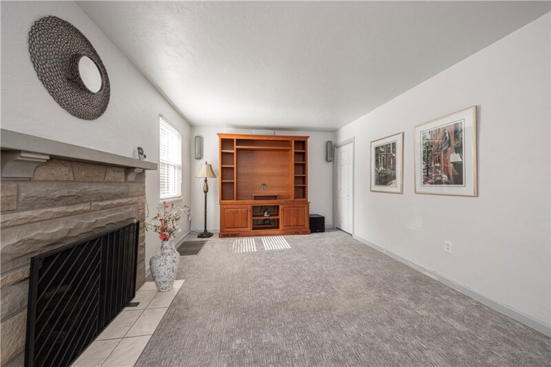 34 Hempstead Ave — photo 3