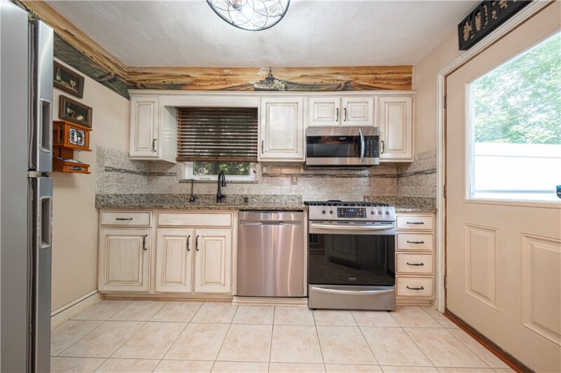 34 Hempstead Ave — photo 6