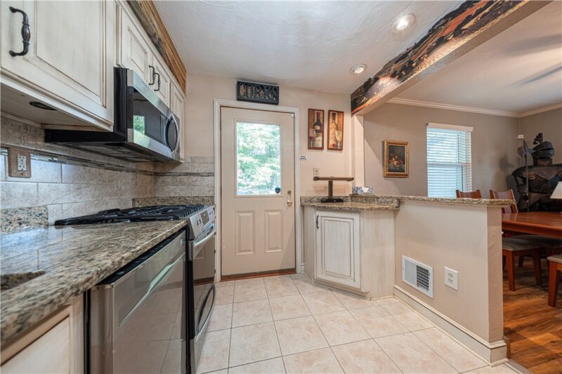 34 Hempstead Ave — photo 8