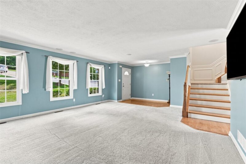 92 Castle View Dr — photo 5