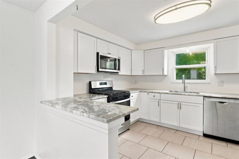 138 Yosemite Dr — photo 7