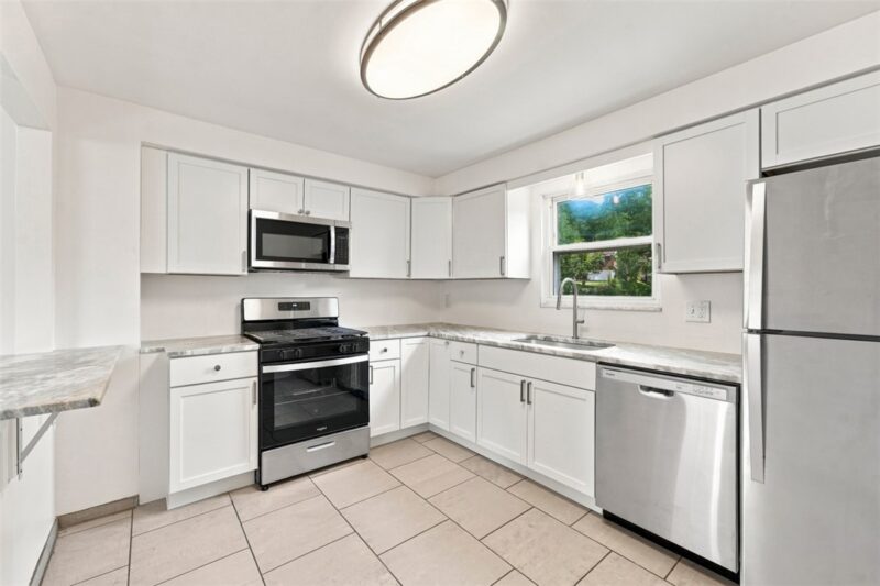 138 Yosemite Dr — photo 8