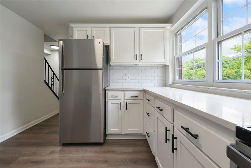 585 Lucia Dr — photo 8