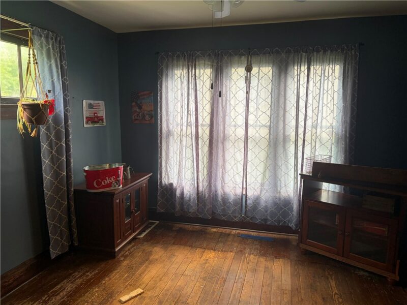 655 Meek St — photo 2