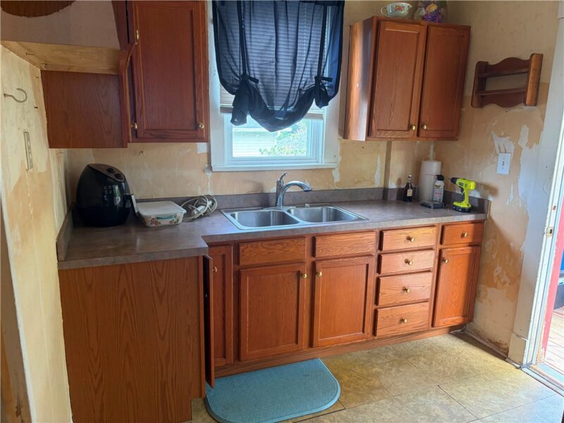 655 Meek St — photo 3