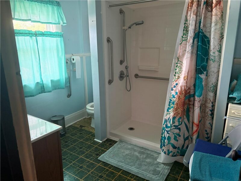 655 Meek St — photo 6