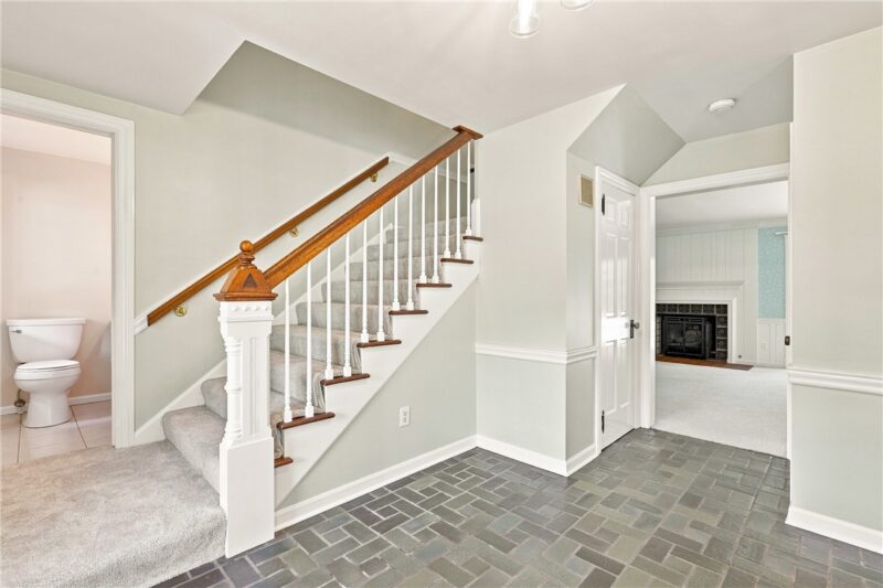 124 Hermitage Cir — photo 6