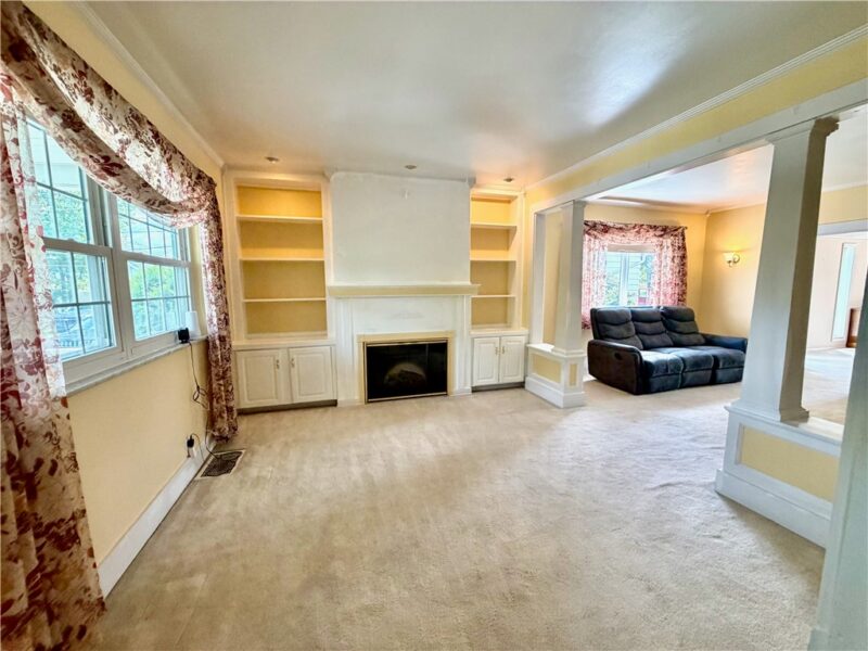 319 Manhattan Ave — photo 2