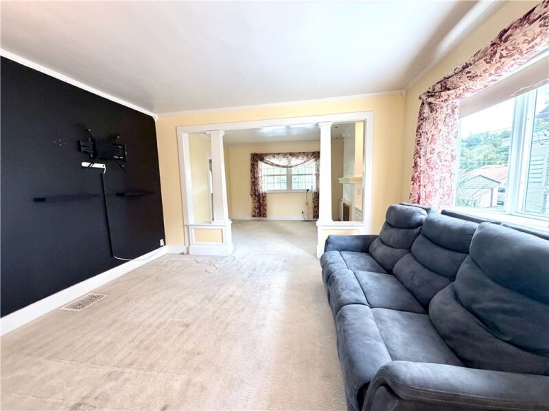 319 Manhattan Ave — photo 3