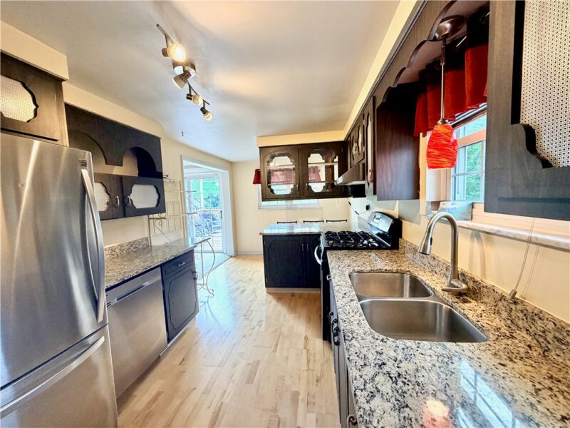 319 Manhattan Ave — photo 5