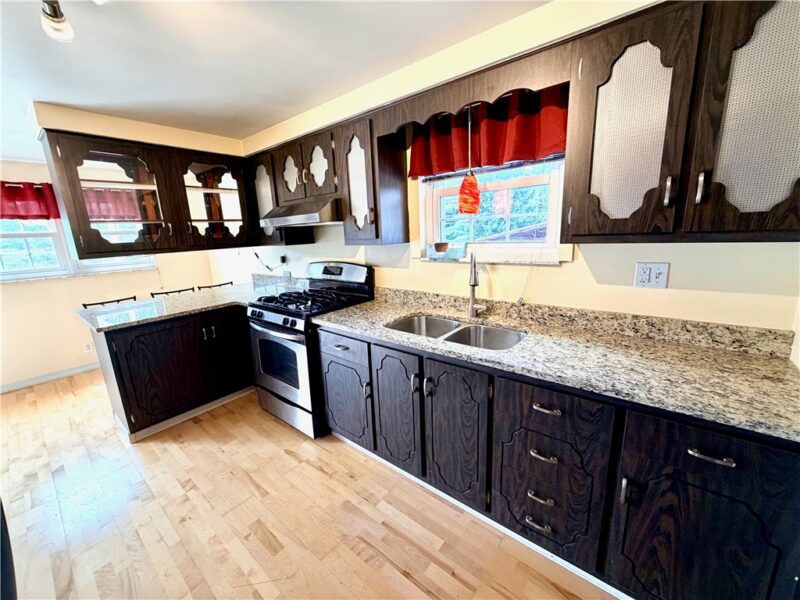 319 Manhattan Ave — photo 8