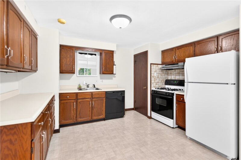 224-226 Burkhart Ave — photo 7
