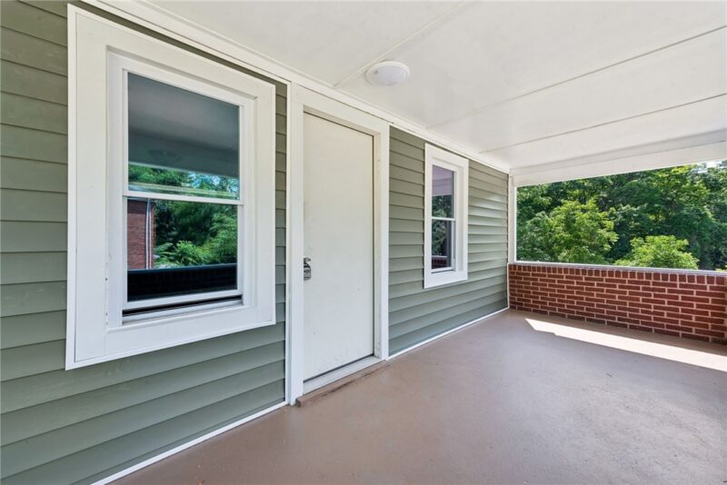 690 Brownstown Rd — photo 3