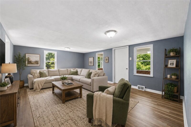 690 Brownstown Rd — photo 4
