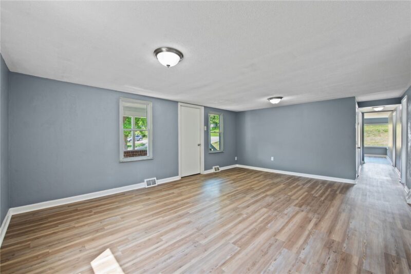 690 Brownstown Rd — photo 5