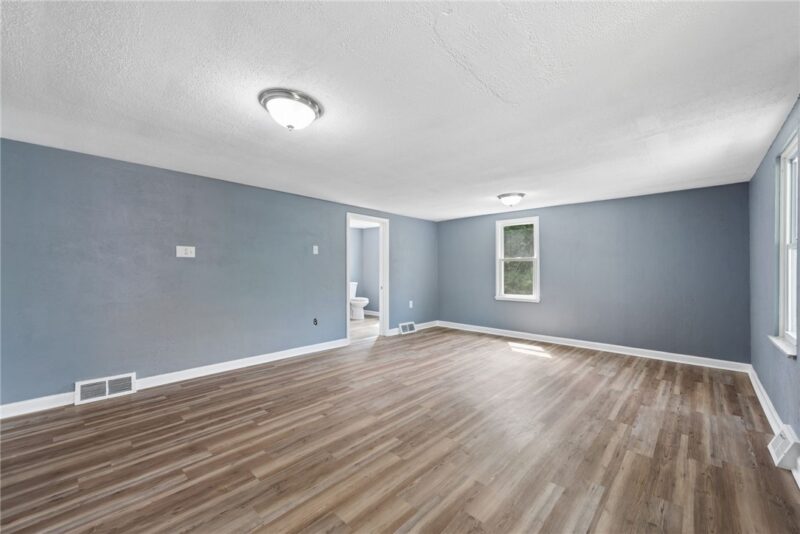 690 Brownstown Rd — photo 6