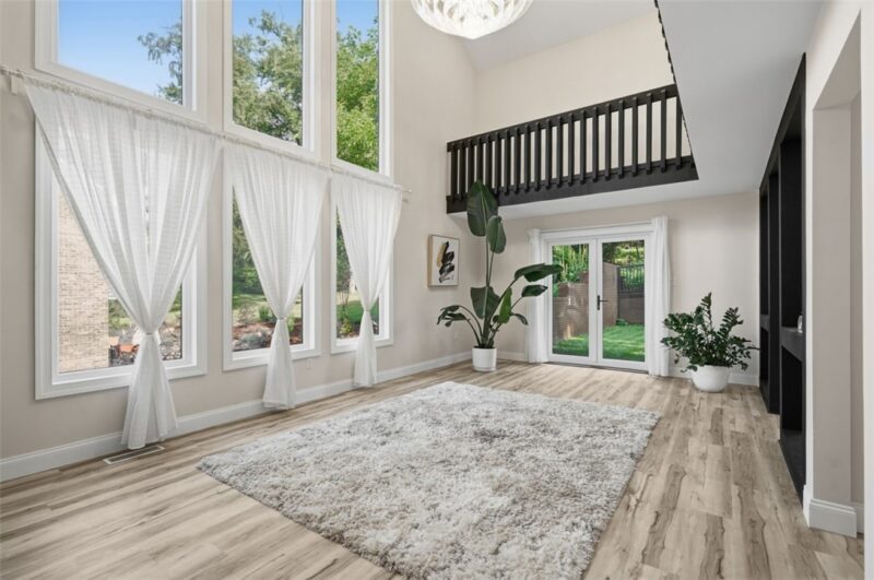 1660 Queens Dr — photo 3