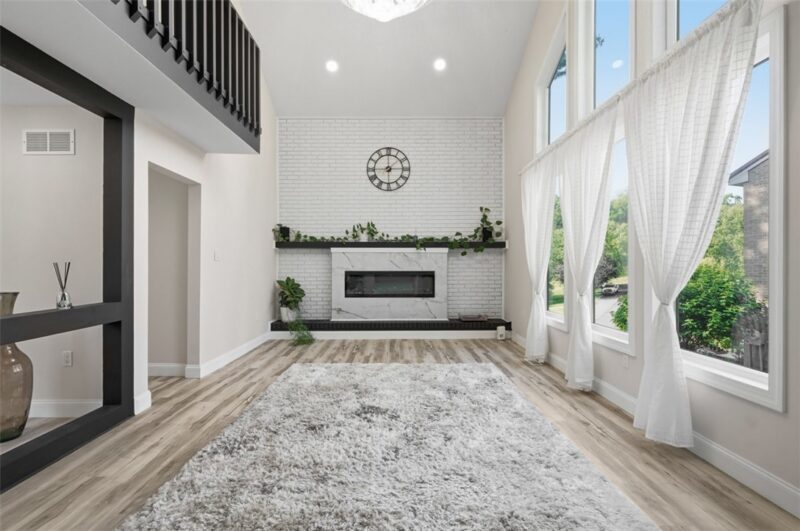 1660 Queens Dr — photo 4