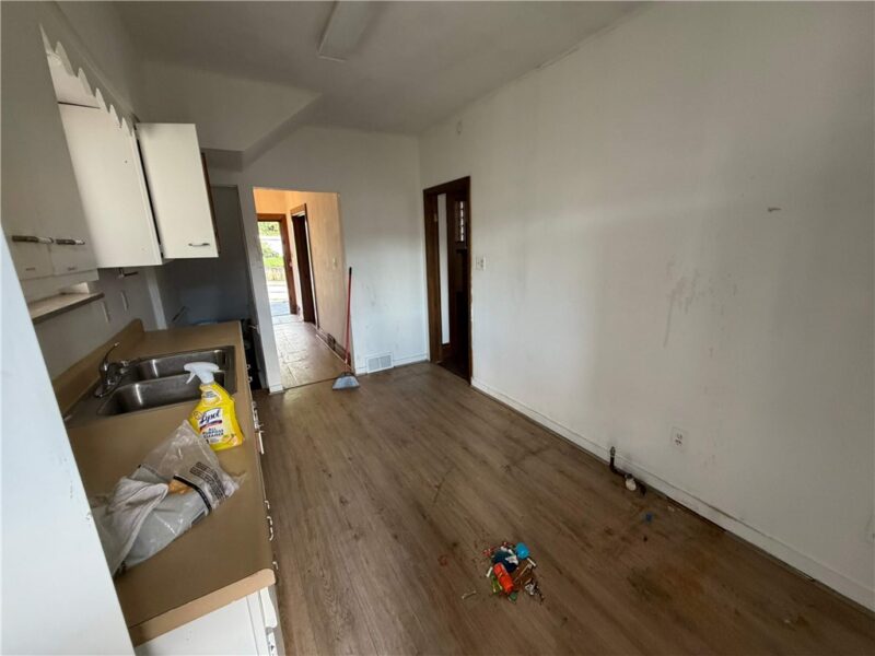 818 Lamont St — photo 8