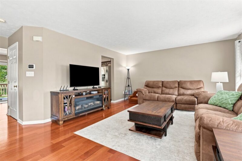 721 Bush Dr — photo 8