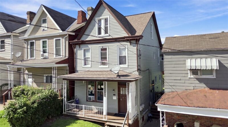 239 Anthony St — photo 2