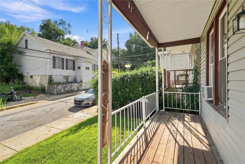 239 Anthony St — photo 3