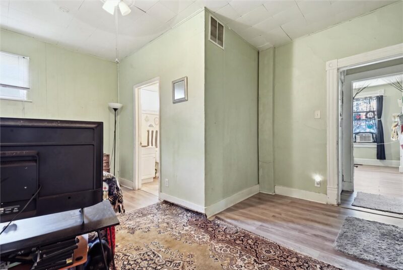 239 Anthony St — photo 7