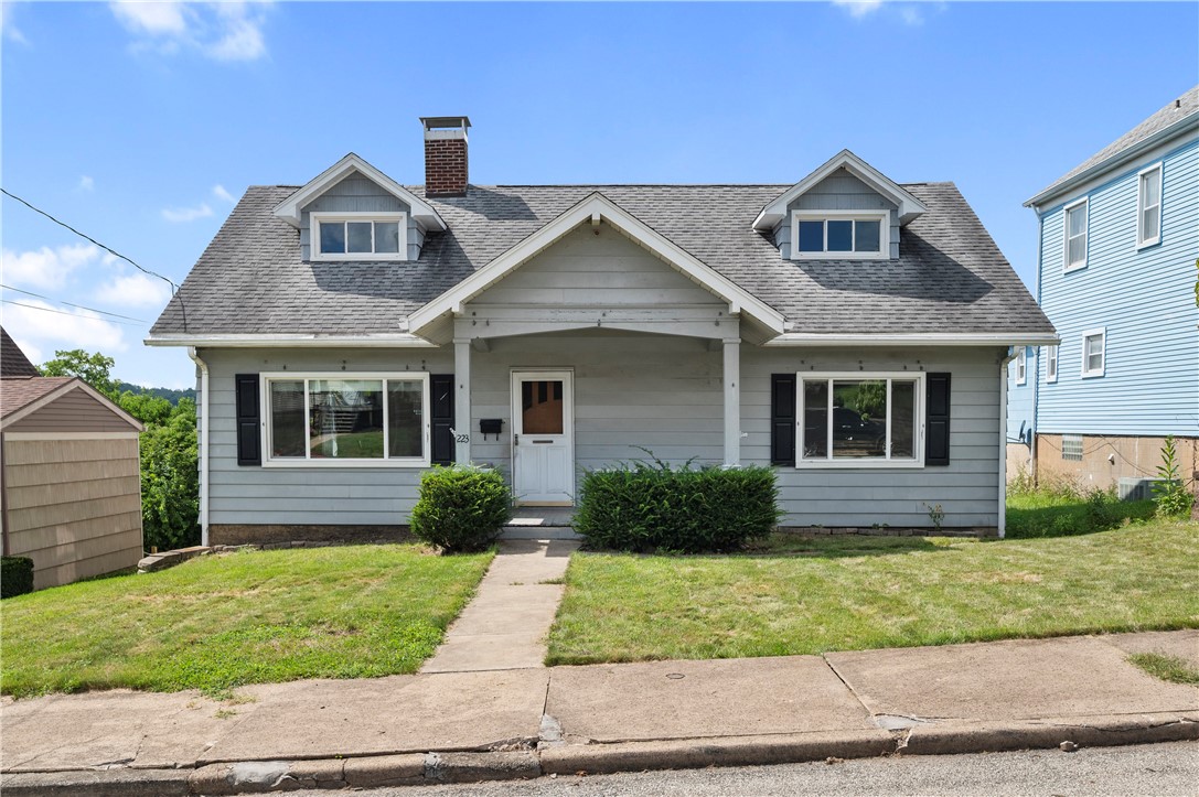 223 Pershing Dr — photo 1