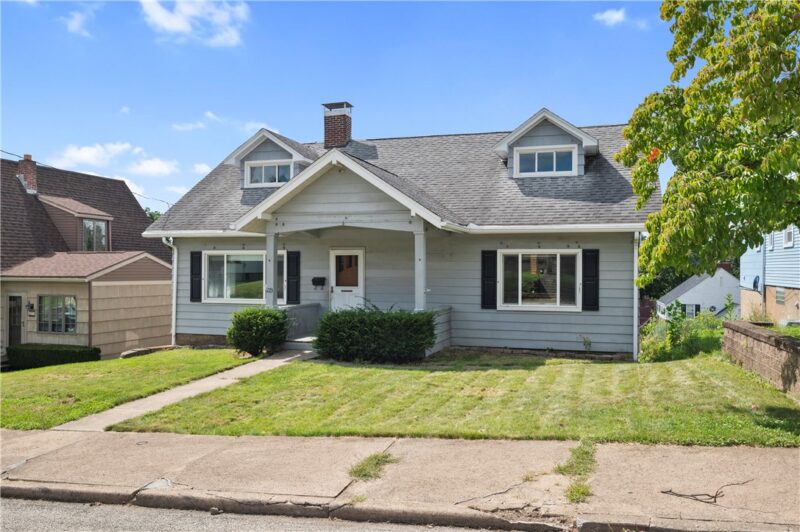223 Pershing Dr — photo 2