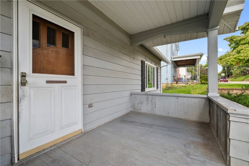 223 Pershing Dr — photo 3